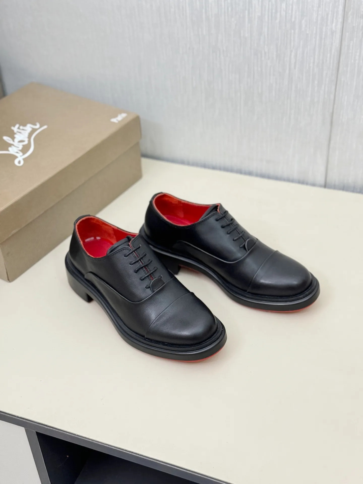 [CL～High-end men's red-soled shoes] Top P: 840💰. Size: 39-44 (38.45.46 can be customized) 🆑Top original order purchasing agent Imported open-edge bead fabric, the lining is made of water-dyed cowhide🉑️ Imported TPU rubber sole, wear-resistant and non-slip, full of European style.